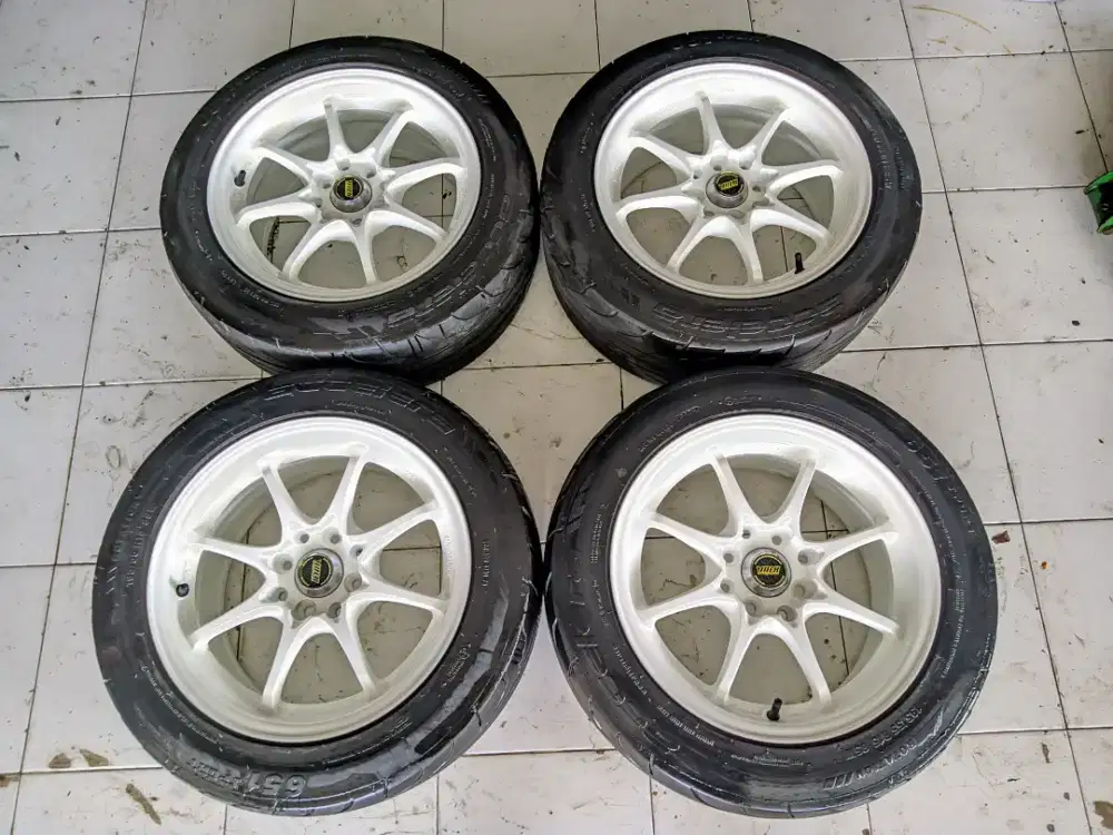 R15 Ce28 L7 Et40 4x100_114+Ban Slick 651