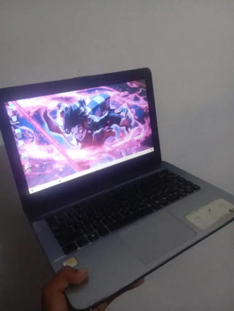 Laptop Asus X441BA SSD 240GB, HDD 1TB Cocok untuk semua kebutuhan