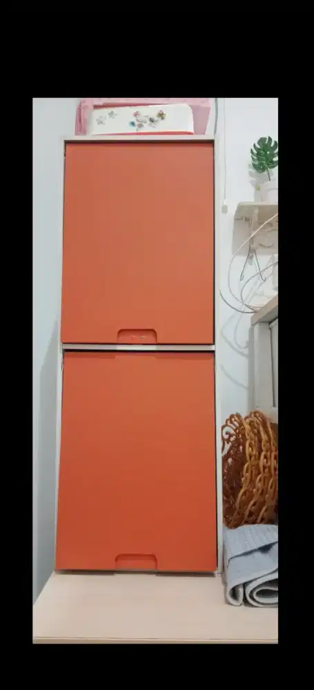 Lemari 2pintu flip