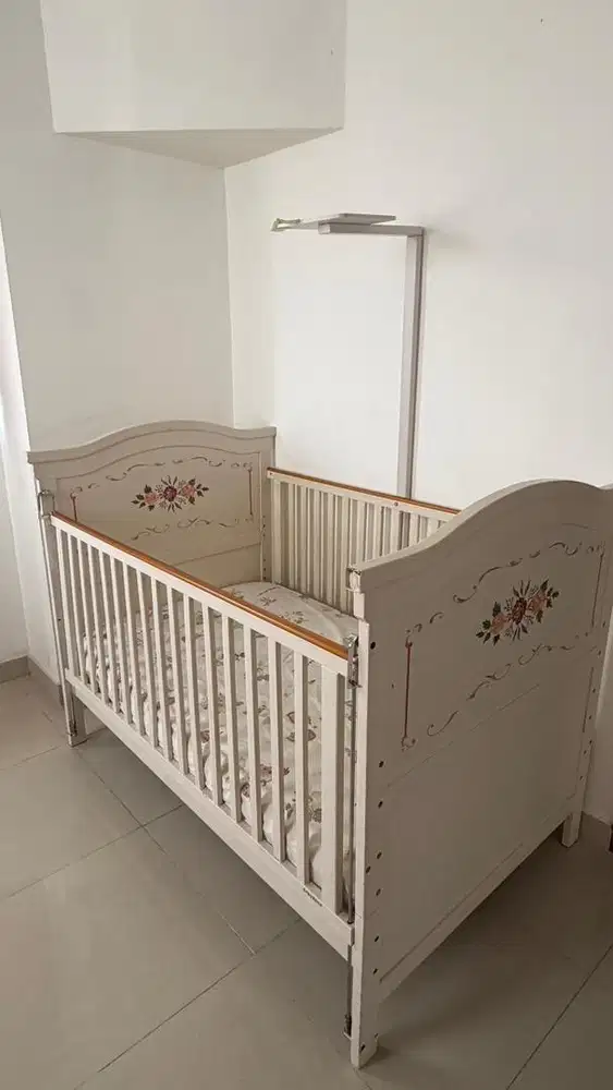 Ranjang Bayi Kayu Mahoni Babybelle