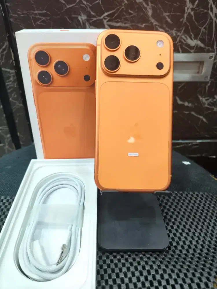 iPhone 17 pro 256 like new