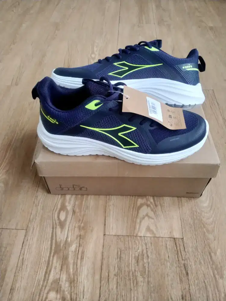 Sepatu diadora pria dan wanita