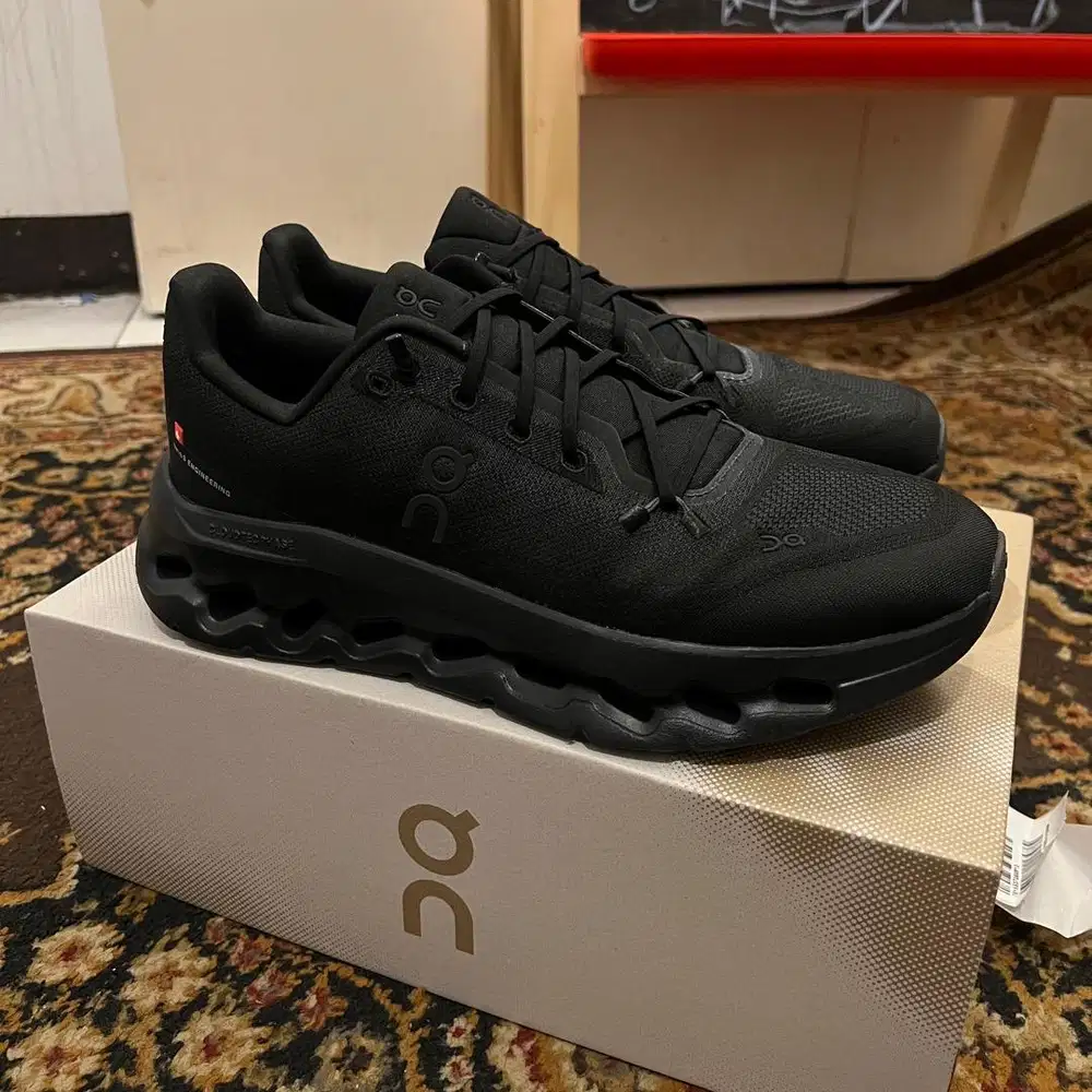 On Cloudtilt Eclipse Black size 44 (BNIB)