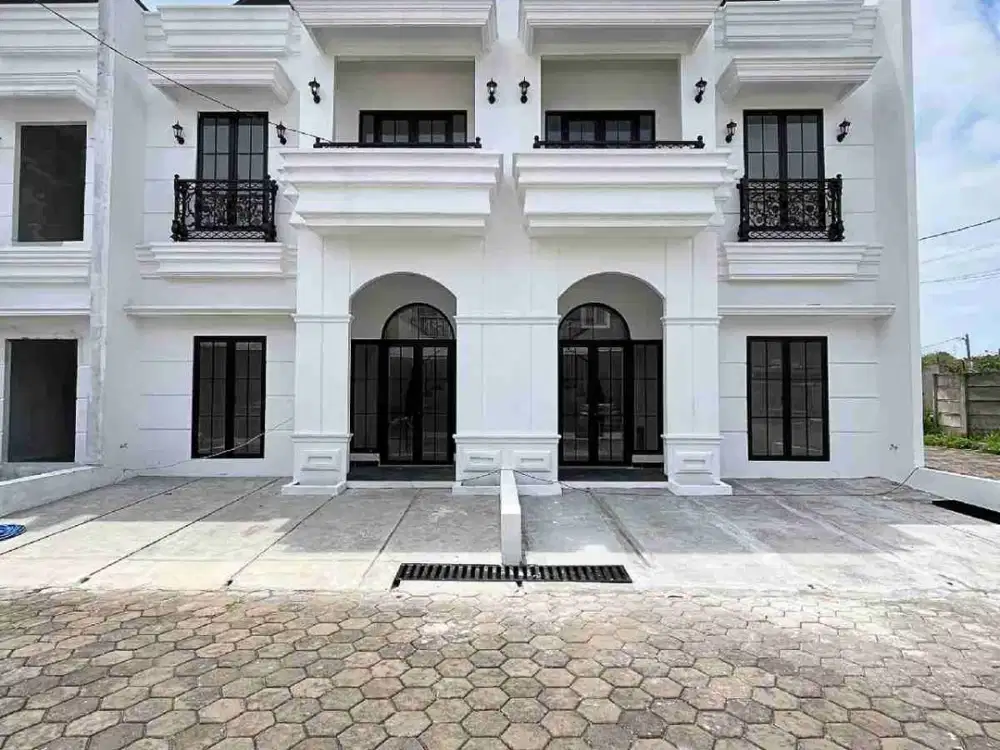 EXCLUSIVE PERUMAHAN 2 LANTAI BERGAYA CLASSIC PINGGIR JALAN RAYA DILALUI ANGKOT DAN DEKAT STASIUN DEPOK 5 MENIT KE ALUN ALUN GDC