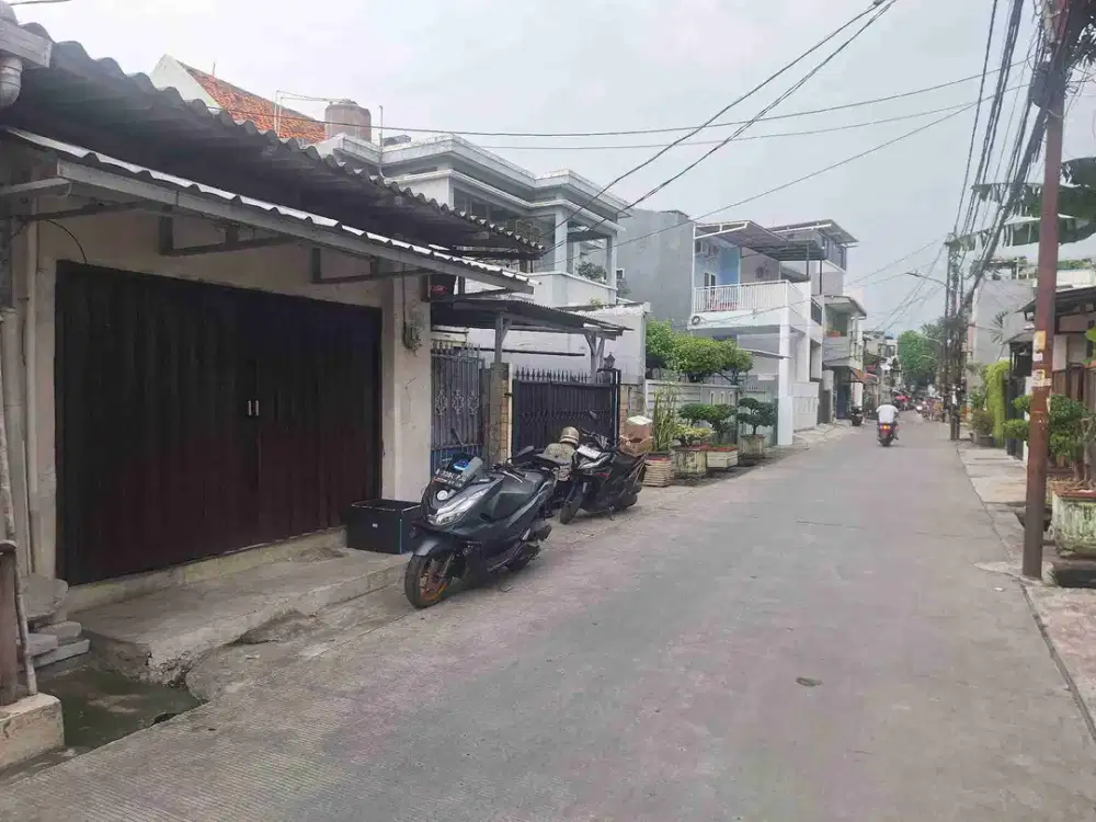 RUMAH TOKO DIKONTRAKAN DI MATRAMAN UTAN KAYU