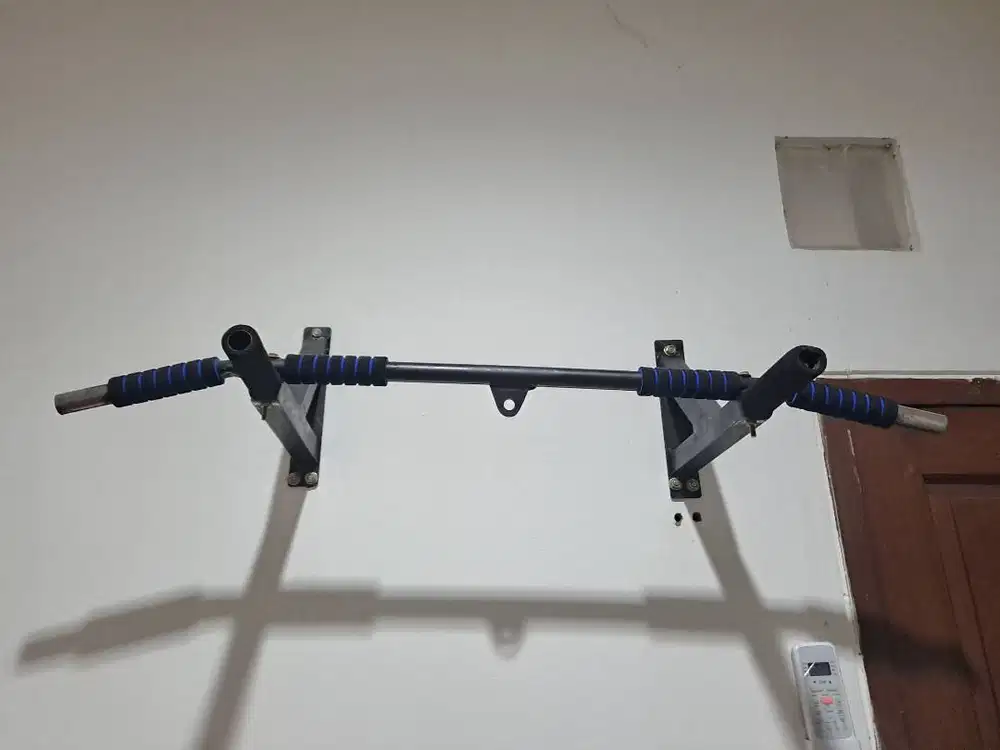 Pull Up Bar Dinding - Alat Fitness untuk Latihan Otot Punggung