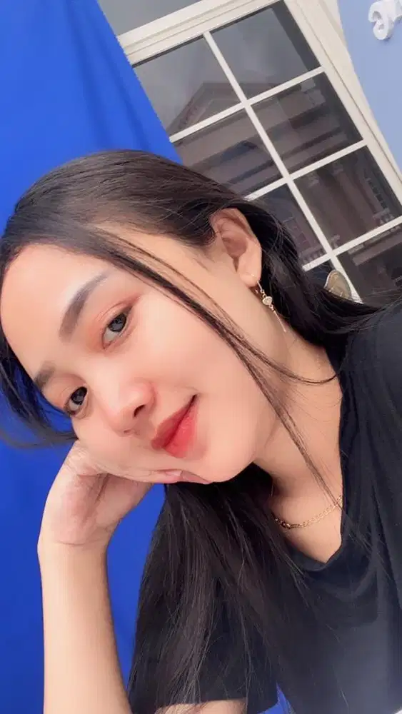 Mencari pekerjaan Host live