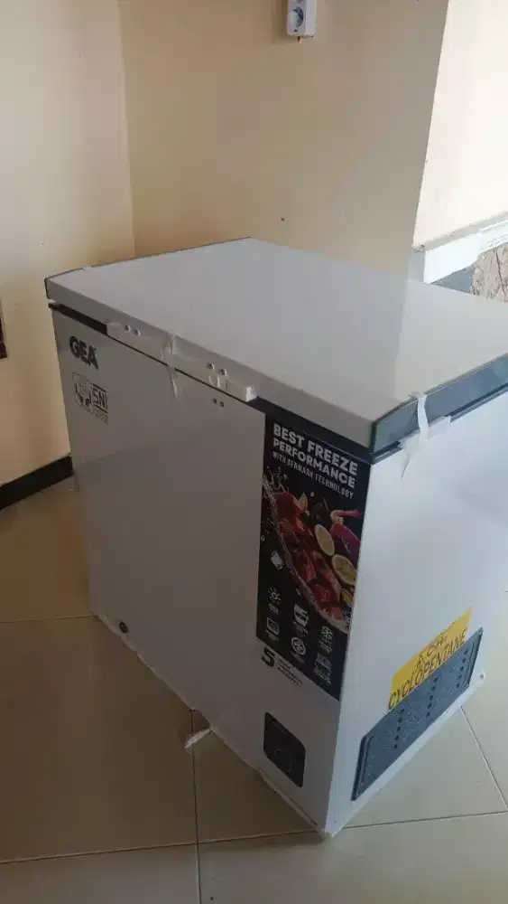 Freezer Gea ukuran 210 Lt