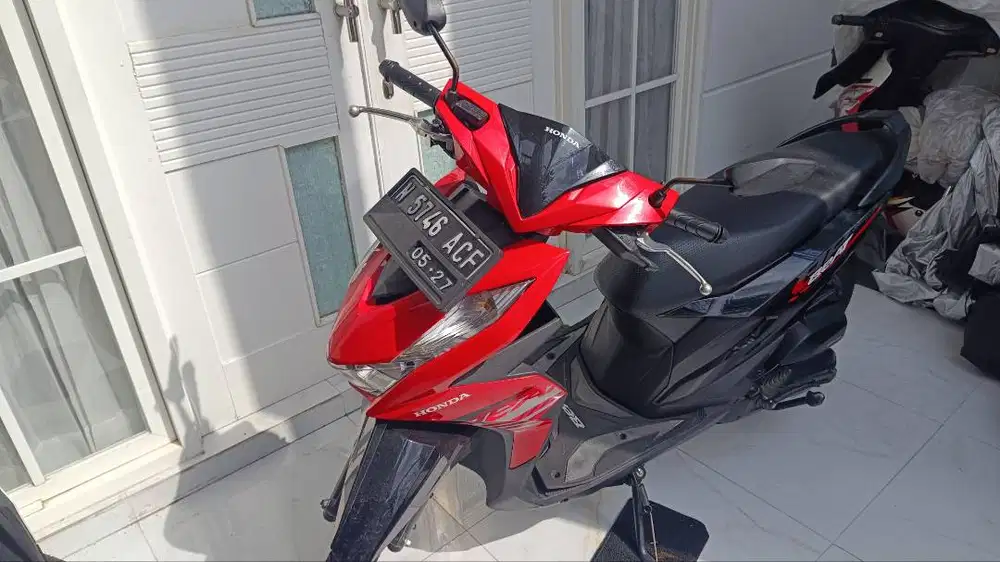Honda beat Th.2022 warna merah hitam