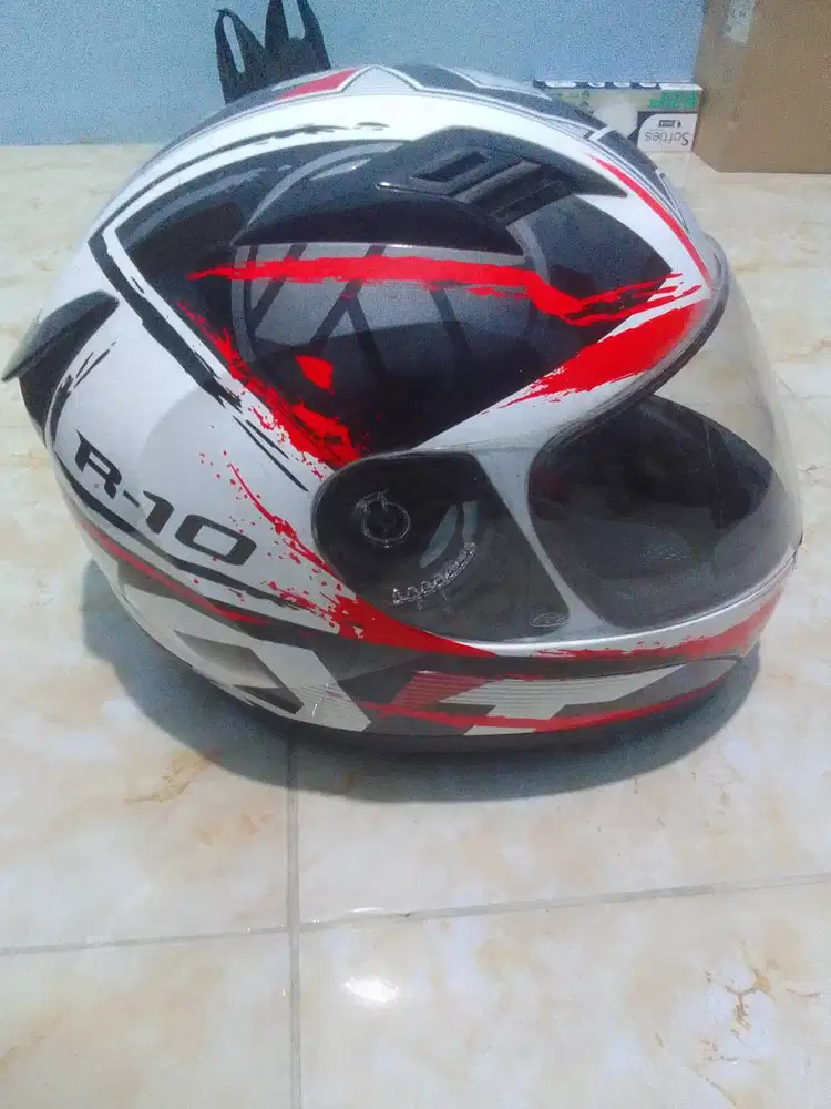 Helm full face KYT