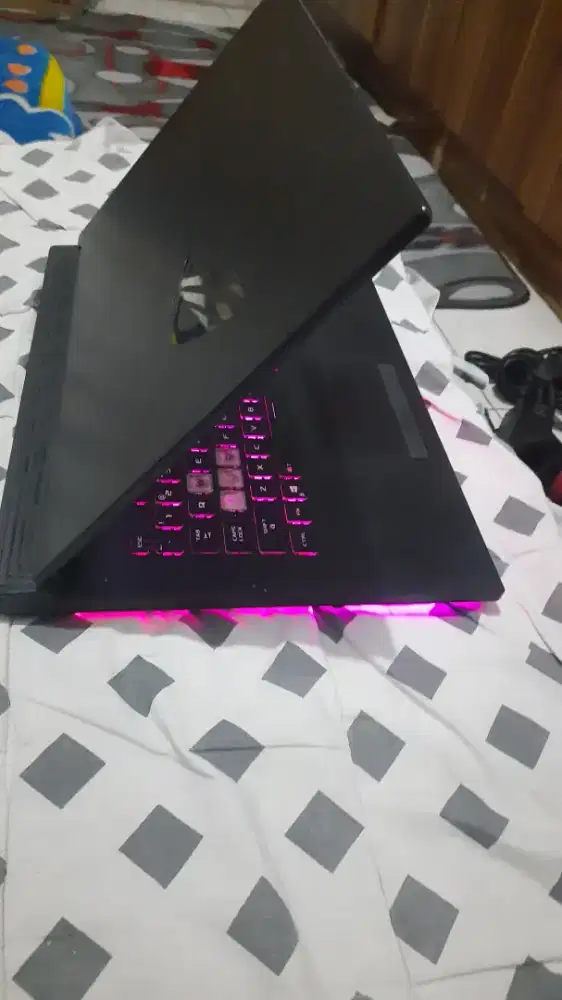 Asus Rog Strik G531GT  Core i7 9750H, ram 16,SSD 512 GTX 1650