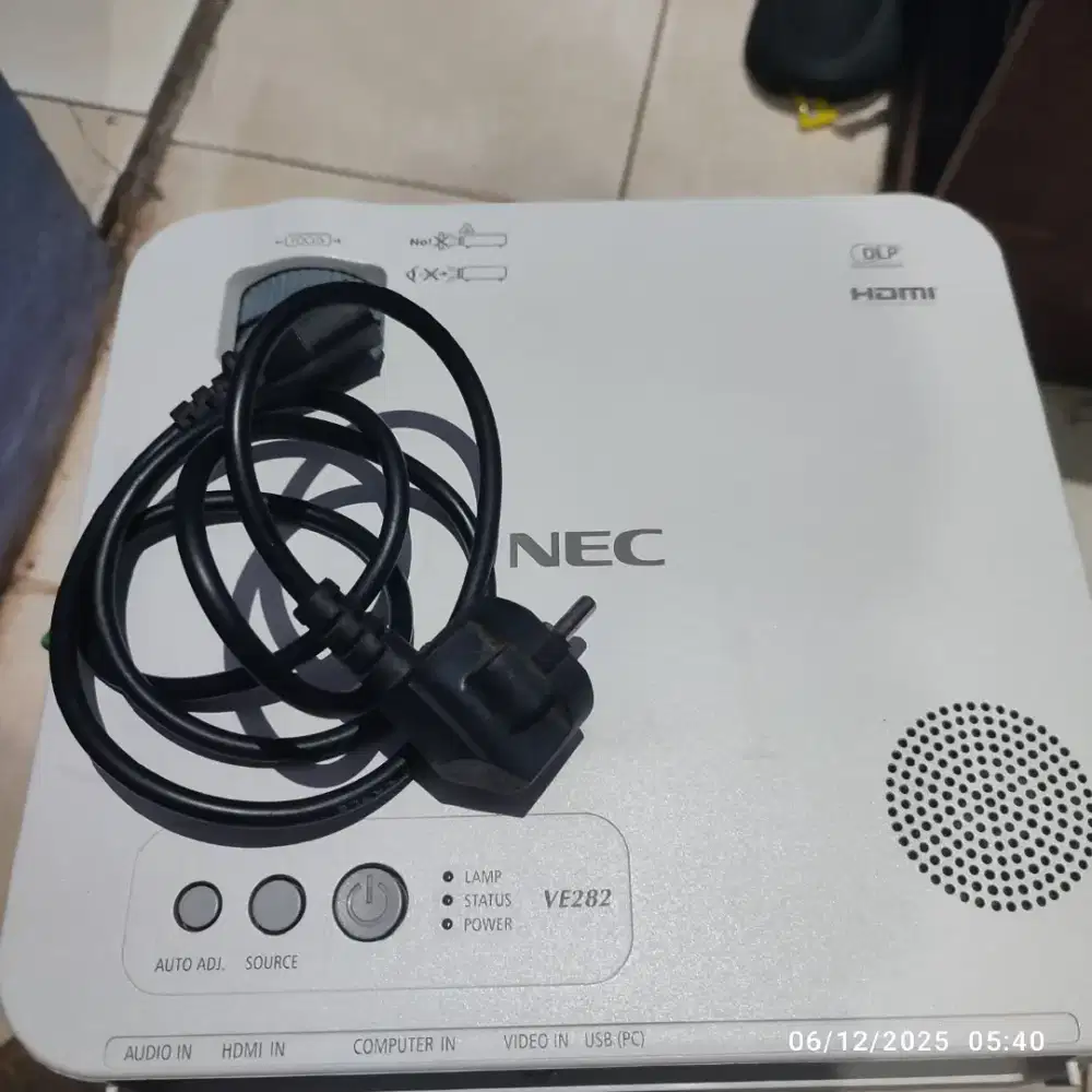 proyektor nec ve282