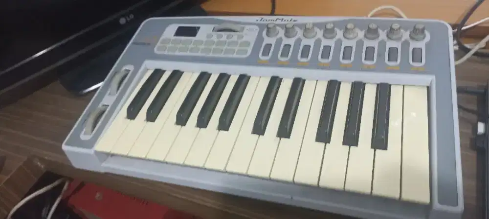 Soundcard plus midi controller Primus A25