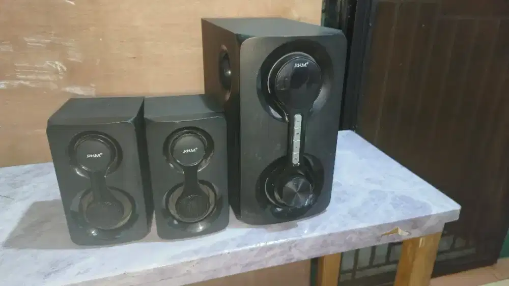 Satu set speaker aktif multimedia RHM RM-9150