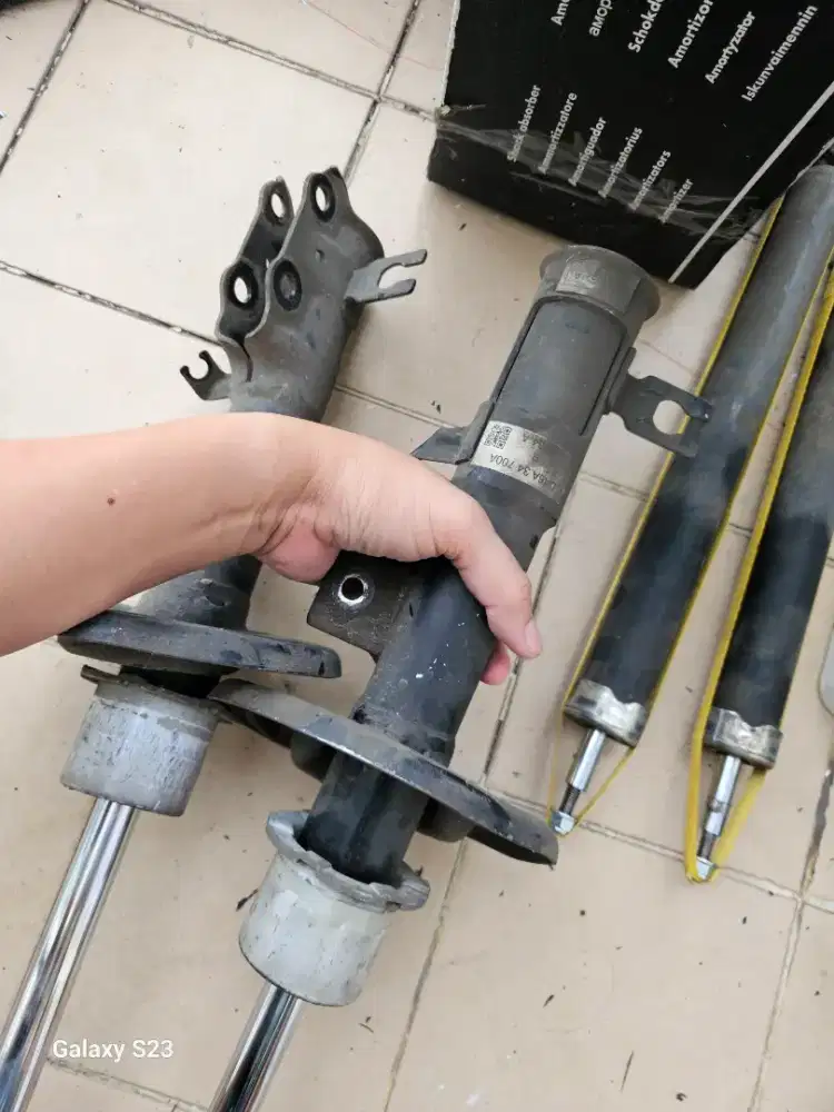 Shock Breaker Set Mazda 2 R Sky Active tahun 2015 COPOTAN APA ADANYA