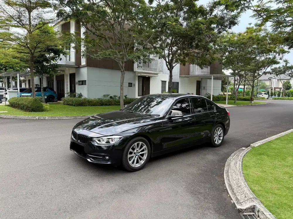 Cash - BMW 320i F30 sport facelift matic 2017 hitam || 2018