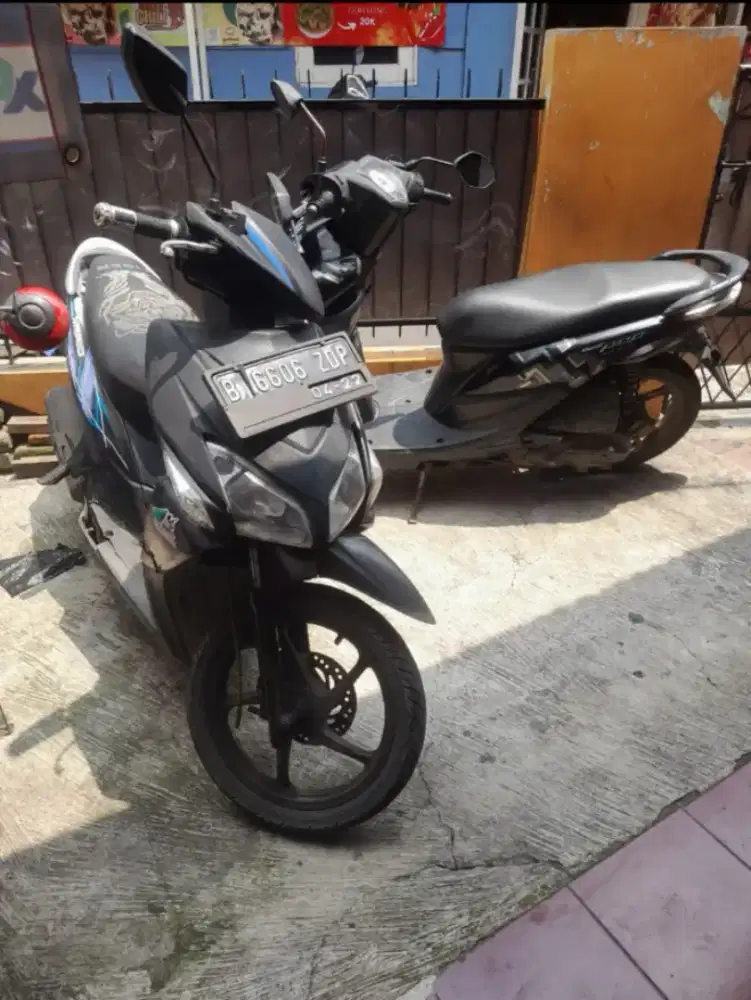 Beat pop 2018 dan Vario 2006
