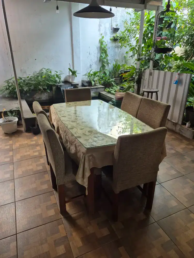 Meja makan kayu jati