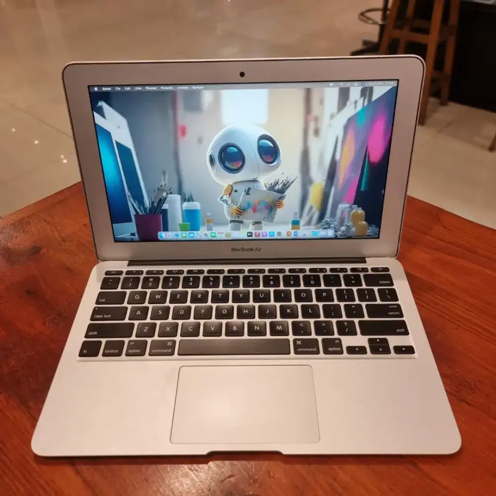 Macbook Air 11-inch, Mid 2013 intel Core i5 RAM 4 GB