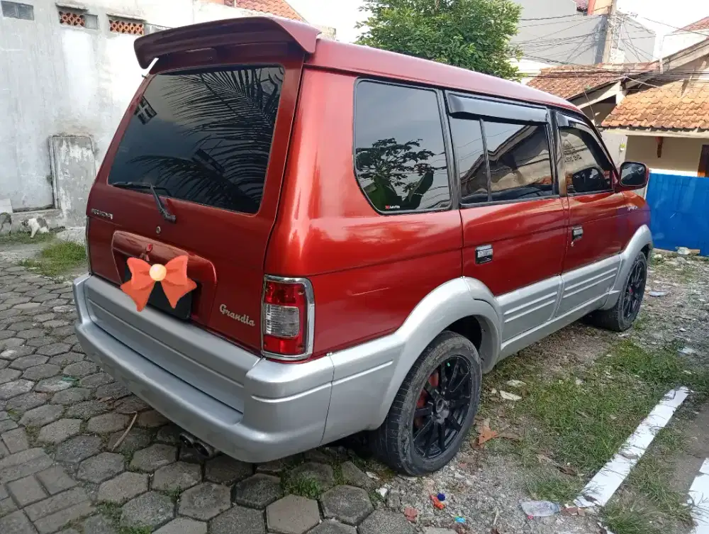 Kuda Grandia 2.0 Injeksi MT AC double 2002