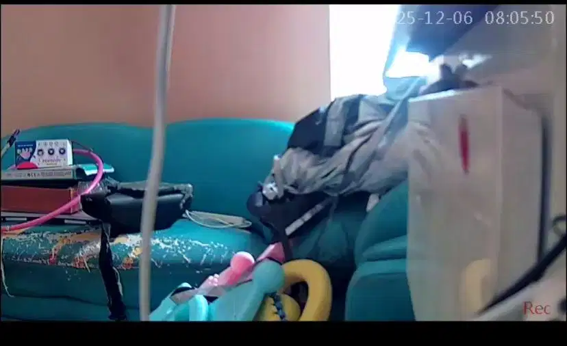 Kursi sofa Love hijau bekas busa empuk tinggal ganti kulit