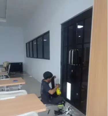 KACA FILM STIKER KACAFILM JENDELA RUMAH GEDUNG RUKOKANTOR APARTEMENT