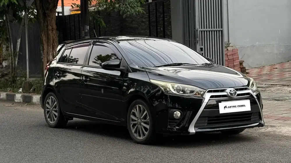 YARIS G 2017 / 2016 Hitam Matic Bagus Murah Kredit Bekas Surabaya