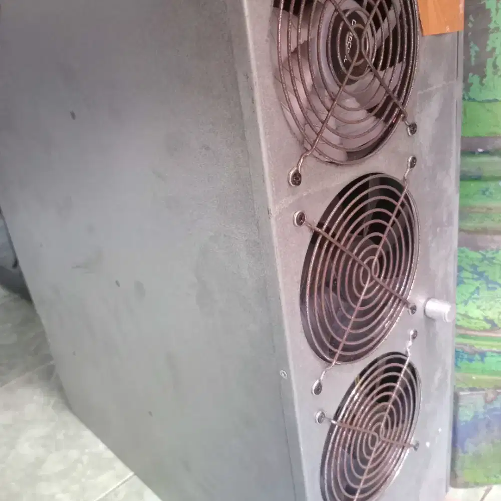 Komputer bekas maining. Xeon