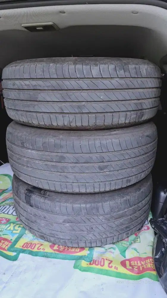 Ban Michellin 215/60 R17