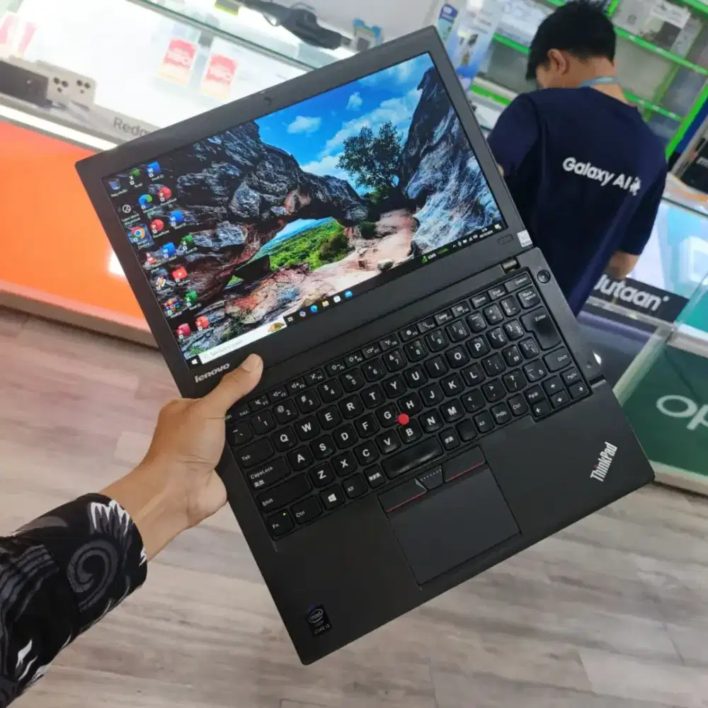 LENOVO THINKPAD CORE I3 RAM 4GB SSD 128GB SIAP PAKAI