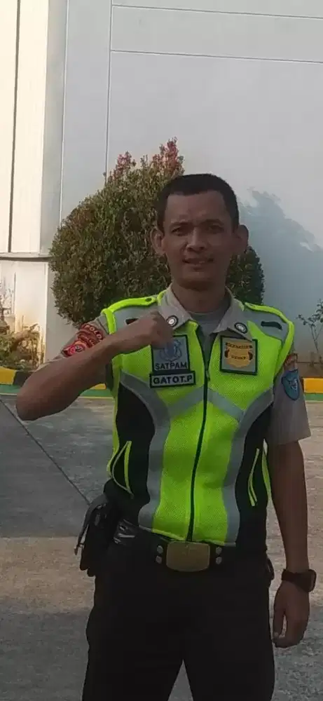 MENCARI PEKERJAAN SATPAM