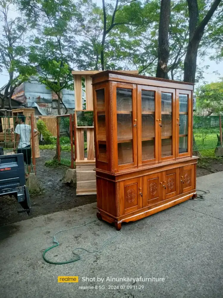 Lemari hias lemari pajangan kayu jati