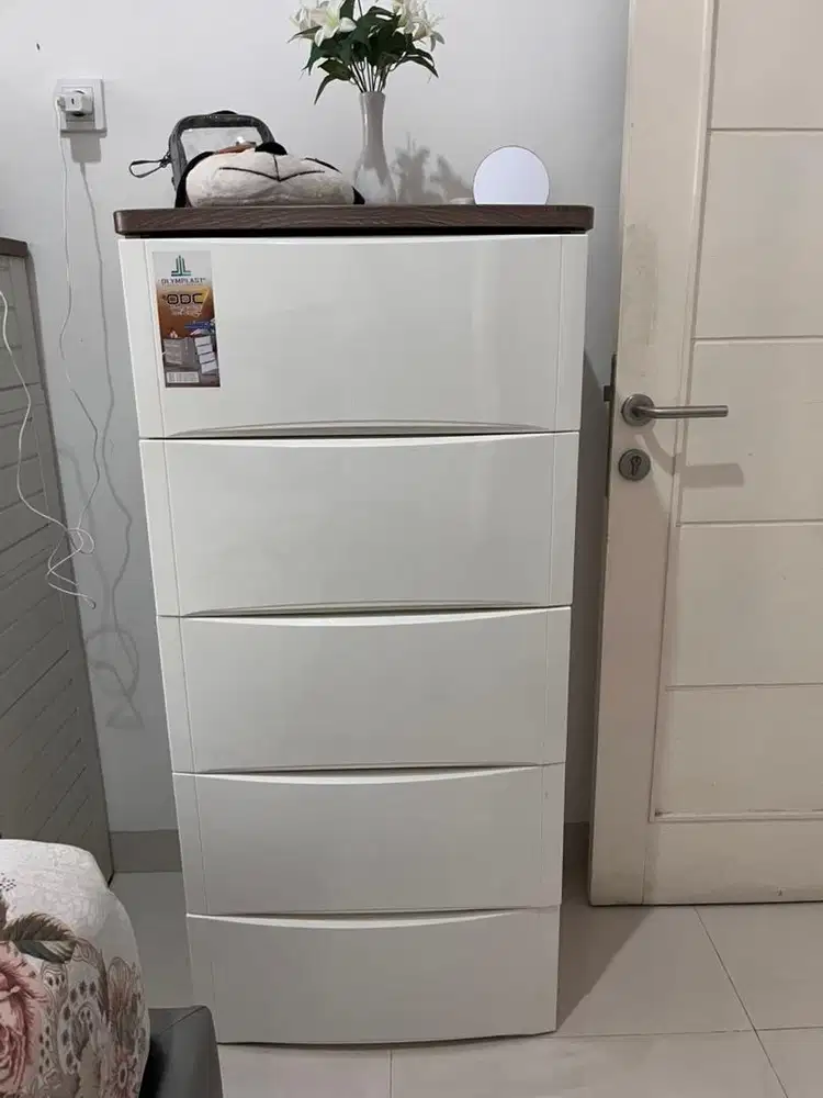 Preloved lemari 5 susun - Olymplast