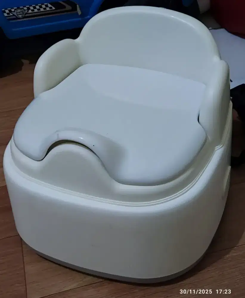 Pispot WC Anak Baby Potty Toilet Training Portable