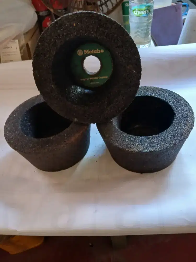 Batu gurinda mangkok 4, merk : Metabo ( harga per-buah ).