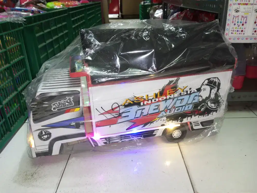 Mainan anak truk kayu oleng led tanggung