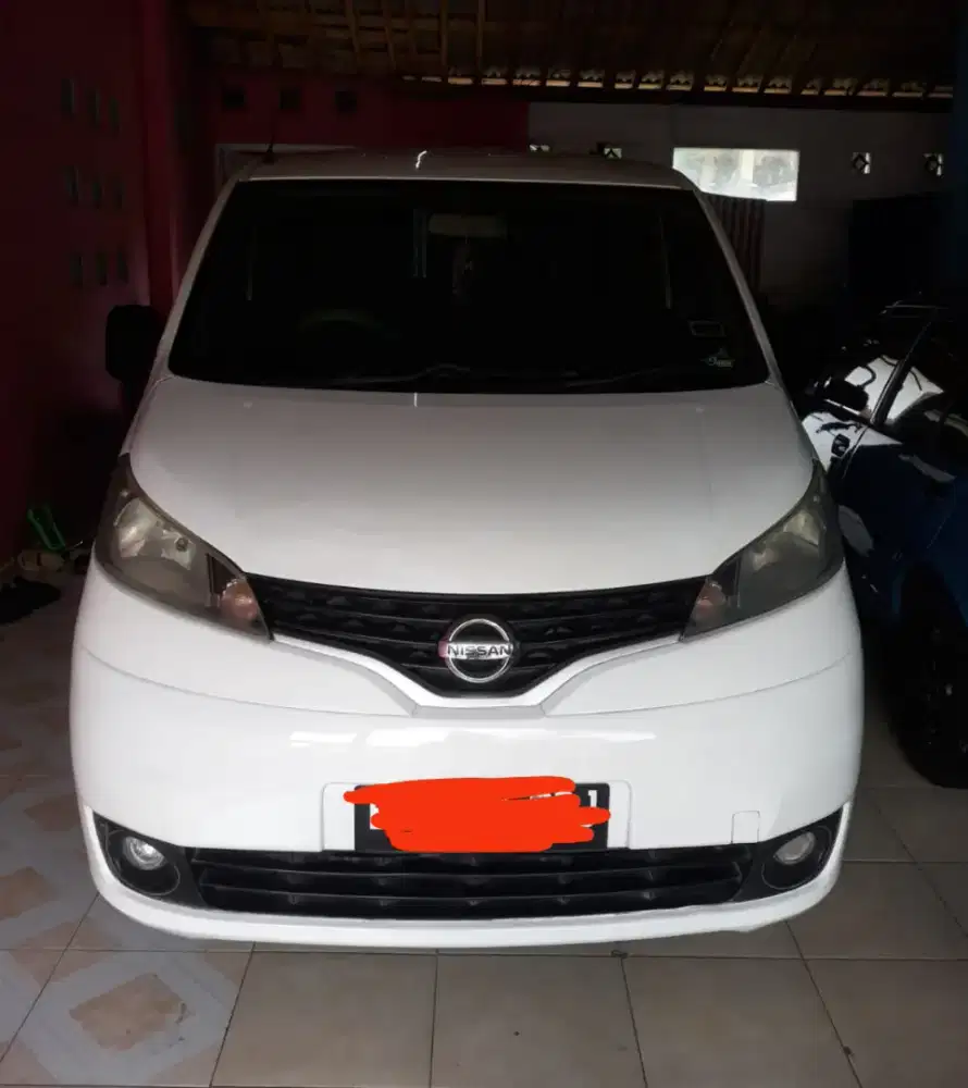 Nissa. Evalia 2013 putih ban baru ,oli baru ,pajak panjang