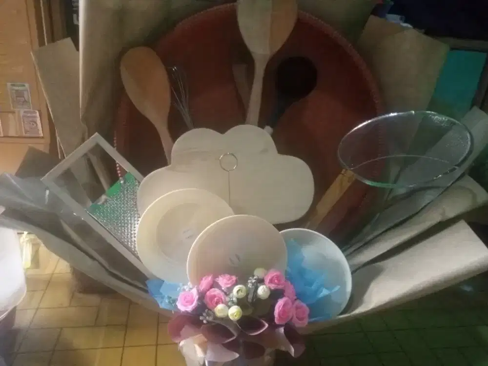 Buket perabotan rumah tangga