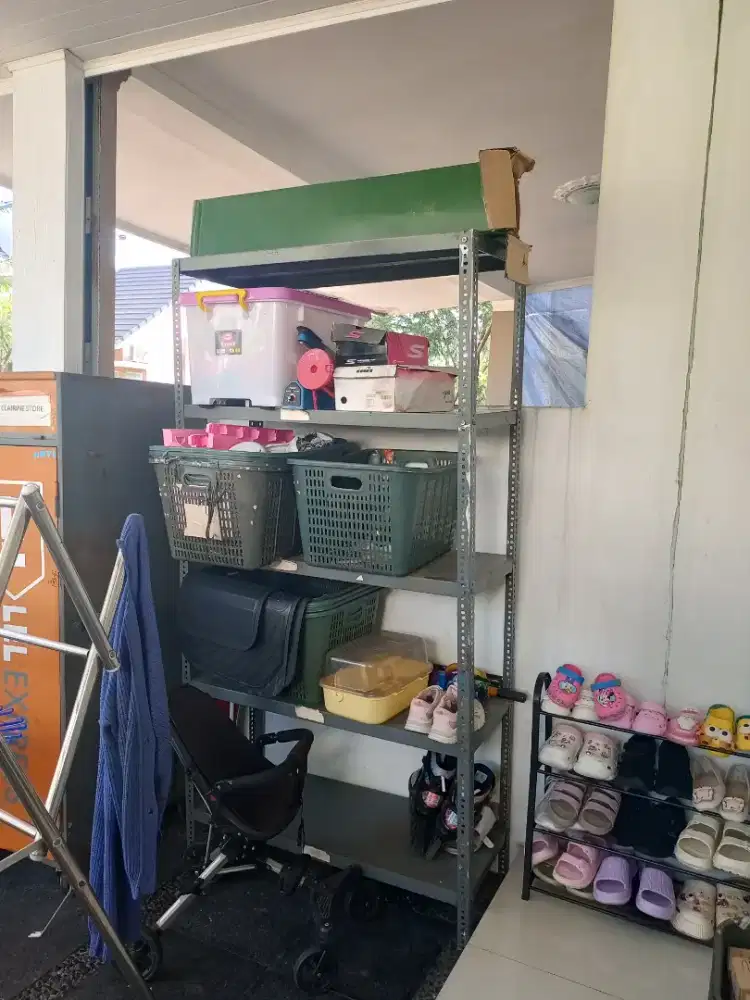 Dijual rak besi 4 rak masih bagus