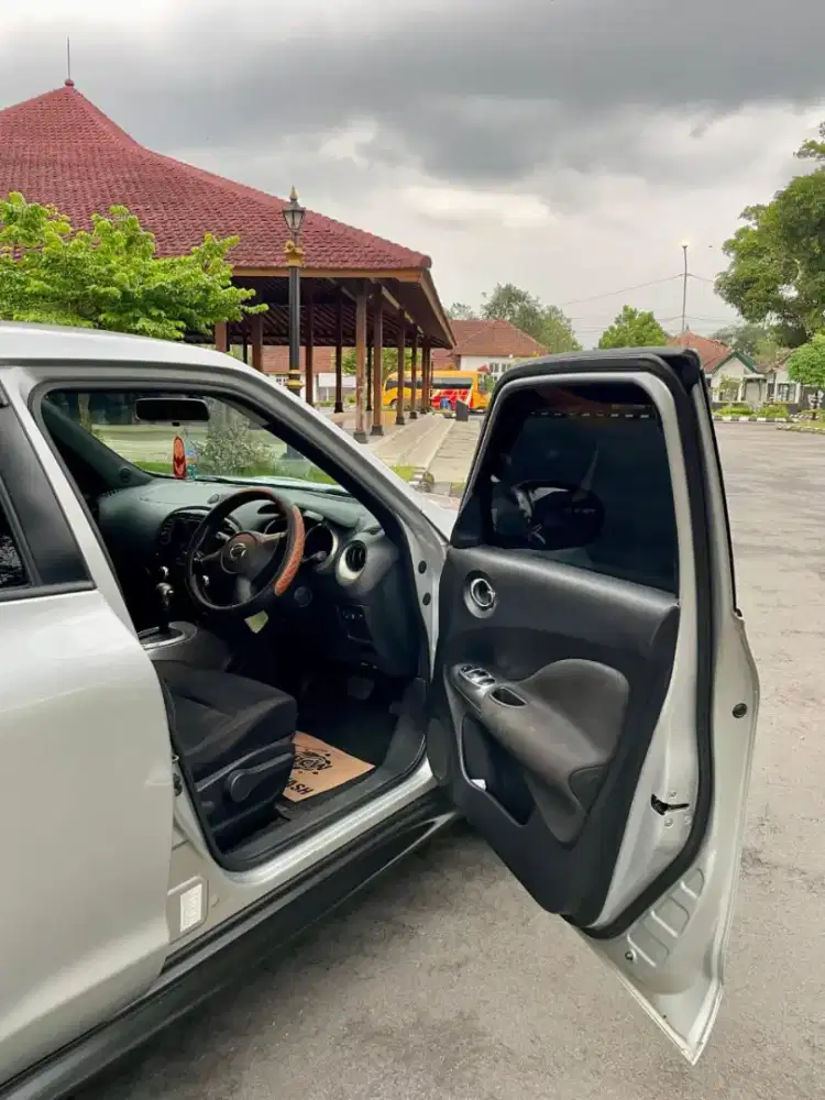 Nissan juke 1.5 4x2 AT CKD 2012 Lengkap semua