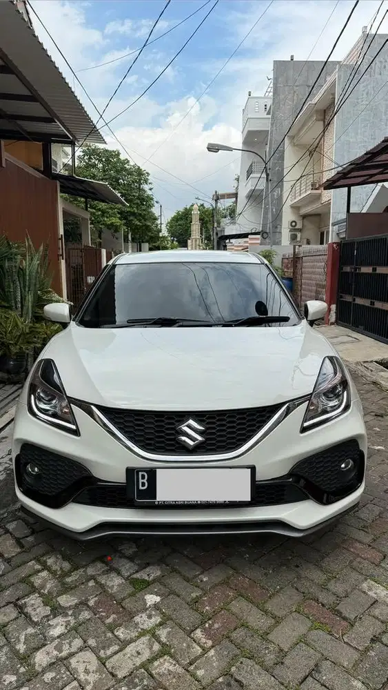 Suzuki Baleno 2021/2022 Putih