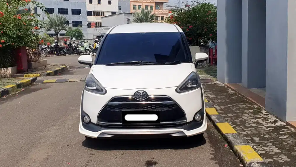 Km56rb toyota sienta q cvt matic 2017 putih pajak panjang