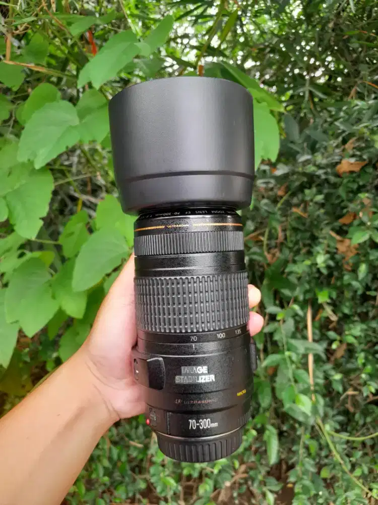 Lensa tele canon 70-300mm is usm