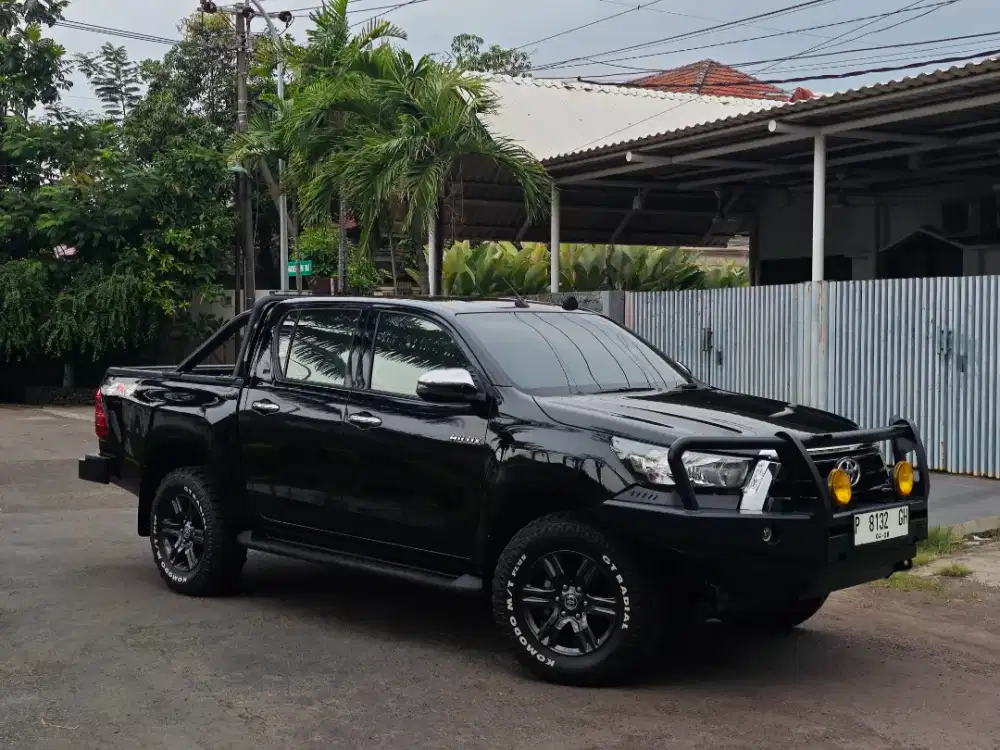 Low km 15rb Toyota Hilux 2023 Double Cabin Istimewa Seperti Baru