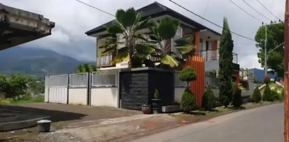 Rumah Villa Dijual Lokasi Metro Kota Batu