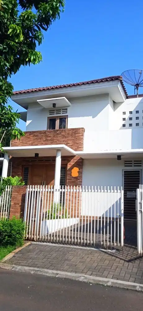 Rumah siap huni di jual posisi hook di Citra Gran Cibubur