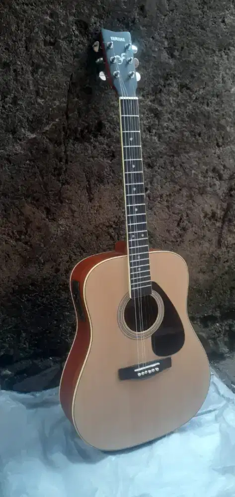 Gitar akustik premium