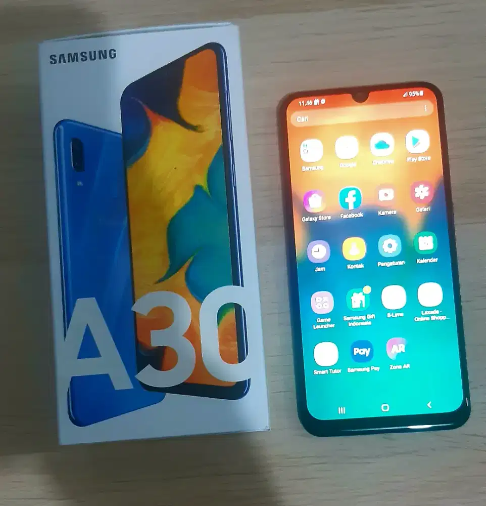 Jual Hp Samsung A30 komplit dus /buku. Kondisi msh mirip baru  90%