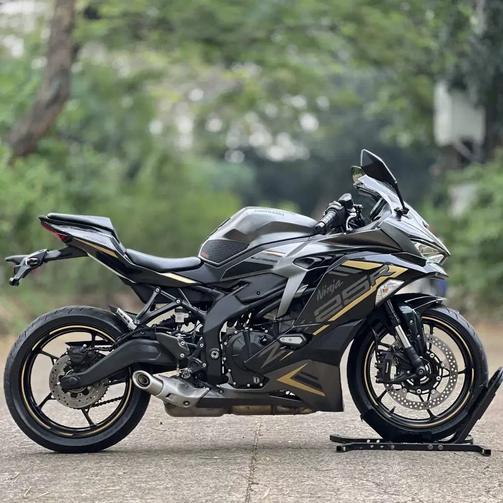 KAWASAKI ZX25R ABS GREY 2022 KM LOW PAJAK PANJANG SIAP TOURING