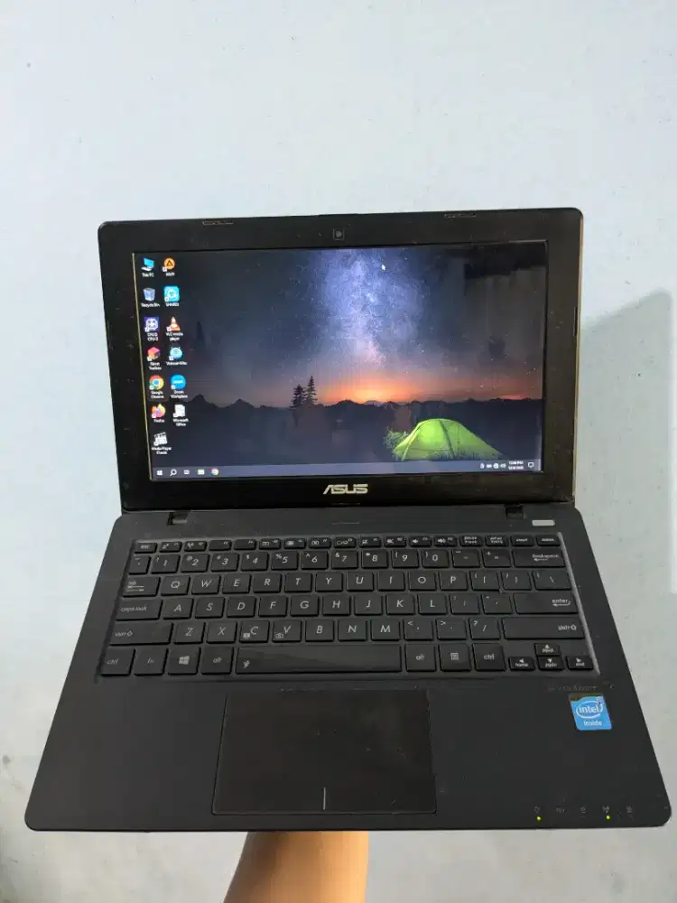 Laptop Asus X200CA Normalan Tinggal Pake Aja